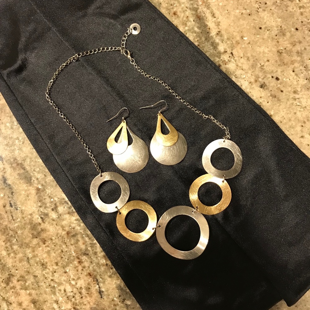 ✨Brushed Silver & Gold necklace and earrings set✨